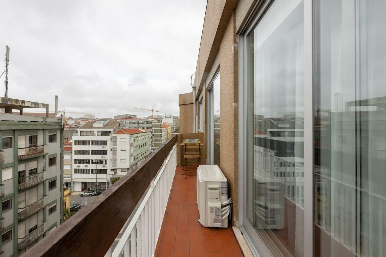 Trindade Sunny Downtown Apartment With Balcony & Ac Porto Exterior foto
